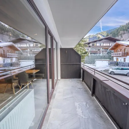 Alpine Essence Luxury In Капрун