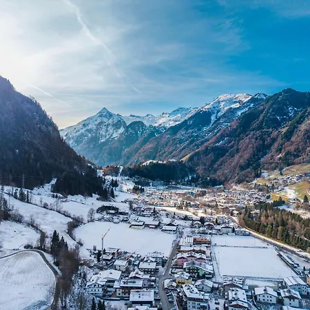 Апартаменти Alpine Essence Luxury In *
